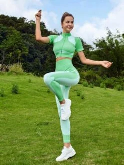 SHEIN Leisure Colorblock Zip Up Crop Sports Jacket -Sculptive Wear 168897294113274781f6208f355da6251267a7b815 thumbnail 405x552