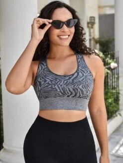 Plus Graphic Print Racer Back Sports Bra -Sculptive Wear 1689417838c7fe901257f9e1c6a77035b725d26f1c thumbnail 405x552