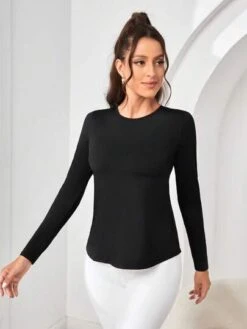 Letter Graphic Cut Out Back Twist Back Sports Tee -Sculptive Wear 1690857261e2ef74dbc0a634169ed0f52ebd58e2da thumbnail 405x552