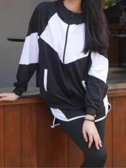 Black And White Minimalist Yoga Set For Outdoor Exercise, Gym, Running, College -Sculptive Wear 169099519929951704cf452bd2a06867ca1f72d070 thumbnail 405x552